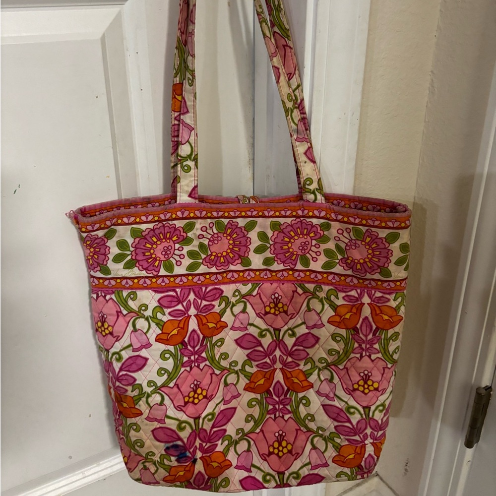 Beautiful Vera Bradley purse in excellent condition